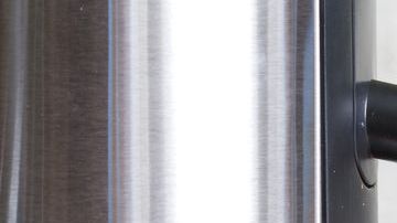 Como complemento adicional aplica gel de aloe vera en tus piernas, te ayudará a hidratar, reducir inflamaciones y picazón.