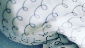 La bebé nació a las 25 semanas y el niño, 11 semanas después.