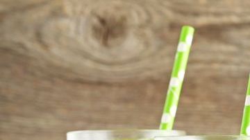 Evita llevar una vida sedentaria, procura realizar diariamente 30 minutos de actividad física. Si no quemas calorías es imposible que quemes grasa.