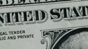 El dólar mantiene su fortaleza frente a la divisa mexicana.