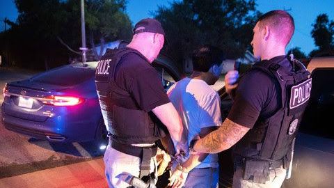 El inmigrante fue acusado por un delito de allanamiento de morada