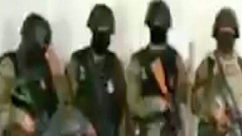 VIDEO: 10 sicarios interrogan a integrante del Cártel de Sinaloa y Gente Nueva