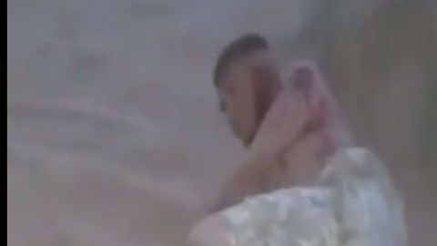 VIDEO: Narcos ejecutan a balazos y entierran a su víctima en zona peleada por tres Chapos