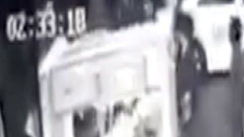 VIDEO: Sicario asesina a policía en entrada de centro nocturno de Tijuana