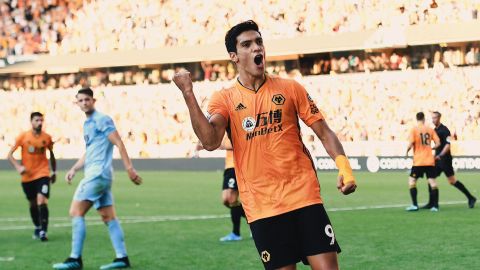 El delantero mexicano es cada vez más decisivo con el Wolverhampton y ya logró su primer gol de la temporada