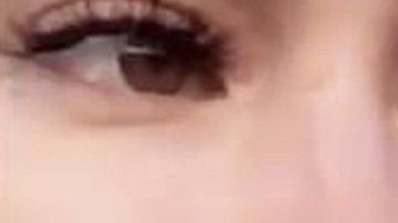 Después de sufrir un accidente de avión se quejó por estar en medio de la nada.