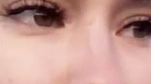 Después de sufrir un accidente de avión se quejó por estar en medio de la nada.