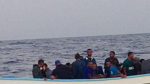 En la yola interceptada este 26 de agosto viajaban sin autorización 28 personas.