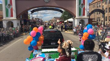 El tradicional e icónico desfile de La Villita de Chicago para celebrar la Independencia de México cumple 50 años. (Irene Tostado / La Raza)