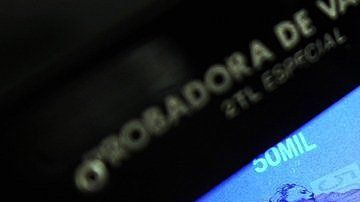 El peso colombiano cayó a niveles históricos en agosto de este año.