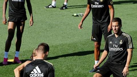 Eden Hazard necesita estar pronto a tope para debutar oficialmente en el Real Madrid.