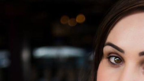 La fotógrafa Sarah Midgley, de 37 años y madre de dos hijas, fue violada hace casi una década por su exnovio.