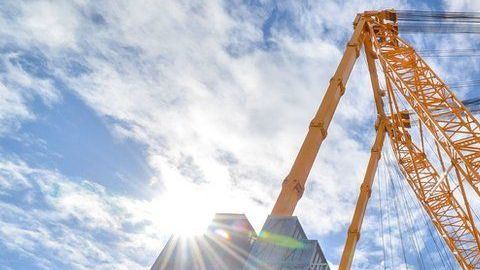 La grúa más grande del mundo se encuentra operando en en Reino Unido.