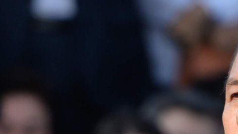 Hwang Kyo-ahn pidió la renuncia del ministro de Justicia con un rapado al cero.