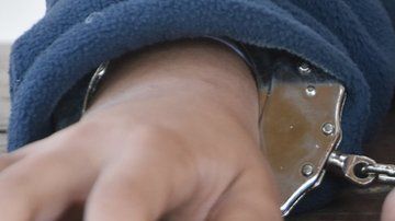 Una niña de 6 años fue esposada tras tener una pataleta en una escuela de Florida, Estados Unidos (foto genérica).