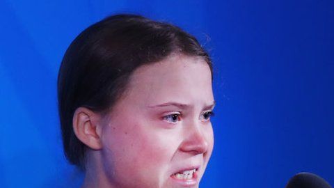 "Me han robado mis sueños y mi infancia con sus palabras vacías", dijo la joven activista.