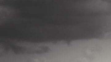 El auto mantiene un daño lateral que fue provocado en una escena de la película "Reto Tokyo"