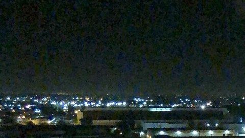 El incendio se presentó entre las calles 1975 E y 7th.