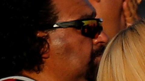 Ciudadanos rinden homenaje a las víctimas de la masacre de El Paso.