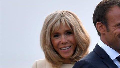 Emmanuel Macron y su esposa Brigitte.