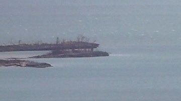 Adrian Farrington está ahora en el hospital con una pierna fracturada.