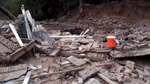 Un edificio derrumbado por el terremoto en Pakistán.