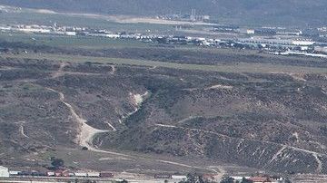 El Sistema de Infraestructura Fronteriza en San Diego es el primer ejemplo del costoso muro.