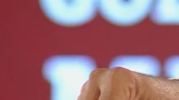 AMLO muestra la cámara que halló en Palacio Nacional