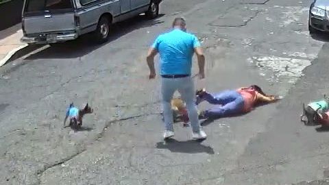 Agresión de sujeto a una mujer en la CDMX.