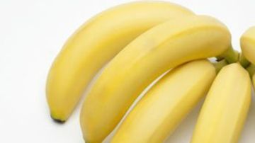Los plátanos destacan por su contenido en triptófanos, los cuales contribuyen en mejorar el estado de ánimo y controlar el insomnio.