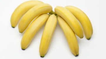 Los plátanos destacan por su contenido en triptófanos, los cuales contribuyen en mejorar el estado de ánimo y controlar el insomnio.