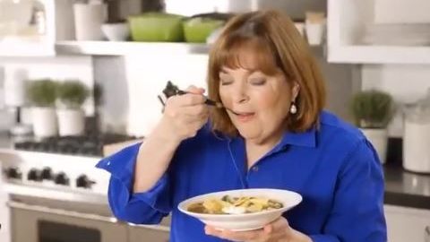 Acusan a Ina Garten de destrozar la receta de este platillo mexicano.