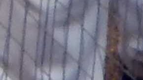 El sustituto de Joe Maddon podría ser el coach de banca Mark Loretta (detrás) para quedarse como jefe del equipo. (Javier Quiroz / La Raza)