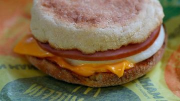 Ofrecer hamburguesas en las mañanas podría afectar la calidad del servicio.