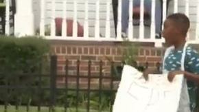 Jermaine compró mucha comida para quienes necesitarán un refugio.