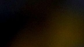 Kevin Durant, con el trofeo de 'MVP' de las Finales en su mano, celebra su primer campeonato de la NBA, la noche del lunes en Oakland.