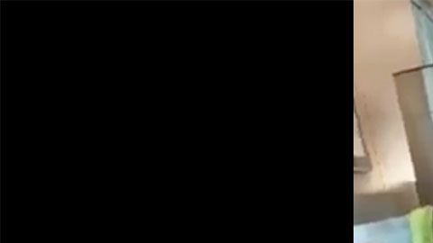 El empleado dijo que se lavaba los pies por motivos religiosos.