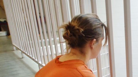 RAICES denuncia que la mujer no ha recibido atención médica adecuada.