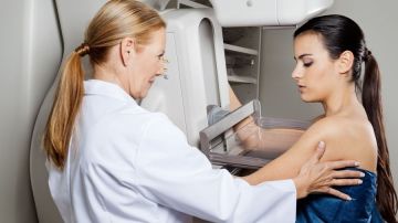 examen-mamografia-shutterstock_130569779 - Copy