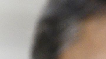 Ishmael Bailey (der) junto a Emma Coronel al salir de la corte el 17 de julio.