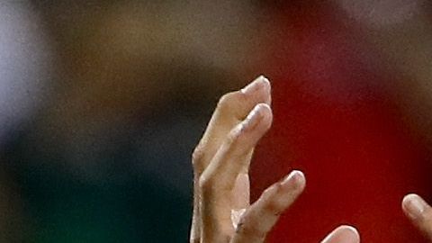 Tres errores de Araujo y un penal de Salcedo tienen abajo al 'tricolor'