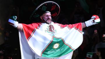 Fury generó polémica, más que por la pelea, por llevar el escudo mexicano en la parte trasera de su short