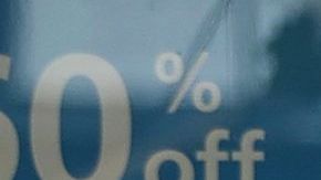 El sector servicios, en general, sigue demandando empleo frente al estancamiento de los sectores fabriles y de construcción./Archivo