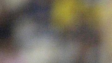 Alvin Mendoza, de América, disputando un juego de Copa Libertadores contra Colo Colo.