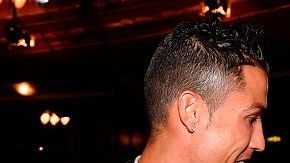 Cristiano Ronaldo y Lionel Messi fueron inmortalizados hace 2 años dándose un beso.