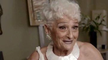 Hattie tiene 83 años y sale con hombres más jóvenes que ella.