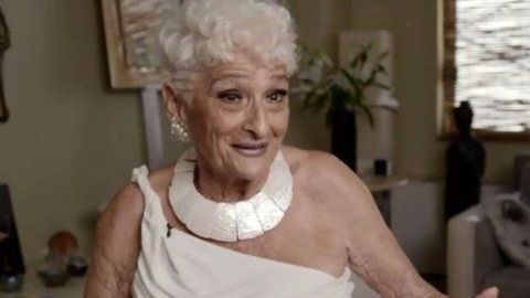 Hattie tiene 83 años y sale con hombres más jóvenes que ella.
