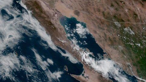 Tres huracanes se mueven cerca del territorio estadounidense esta semana.