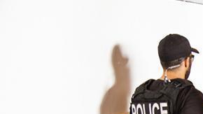 'La Migra' dice que sus operaciones son "arrestos selectivos" que realizan "todos los días".