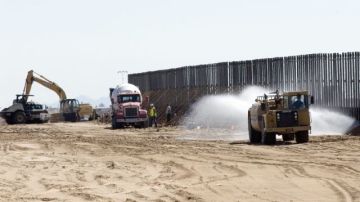 Republicanos insisten en vincular el sellamiento de la frontera y la construcción de más muro con la reforma de inmigración.